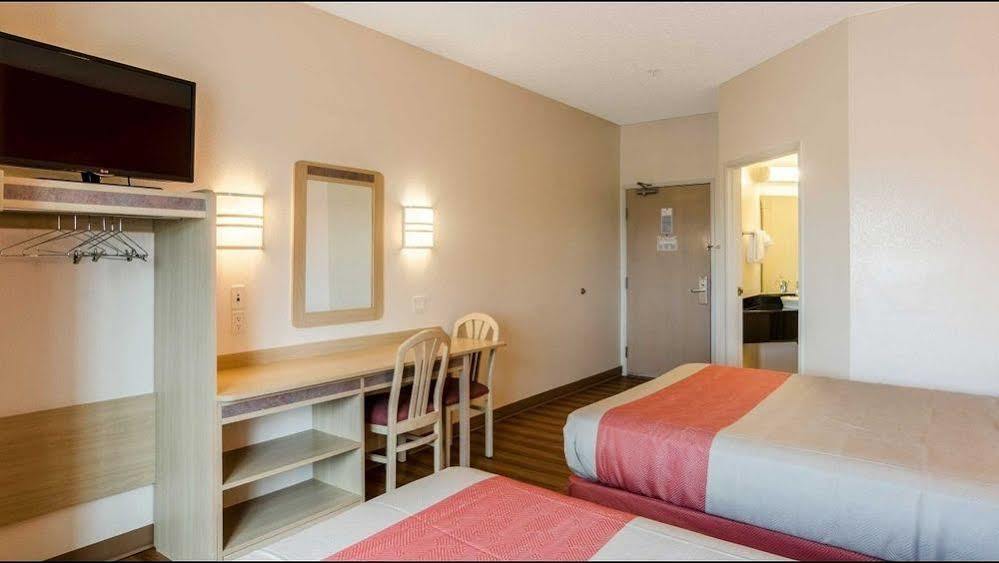 Baymont By Wyndham Sheridan Esterno foto