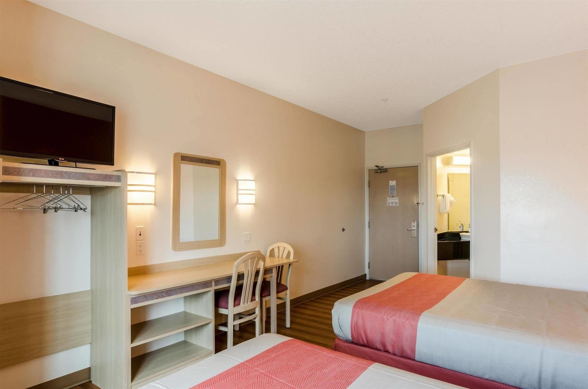 Baymont By Wyndham Sheridan Esterno foto